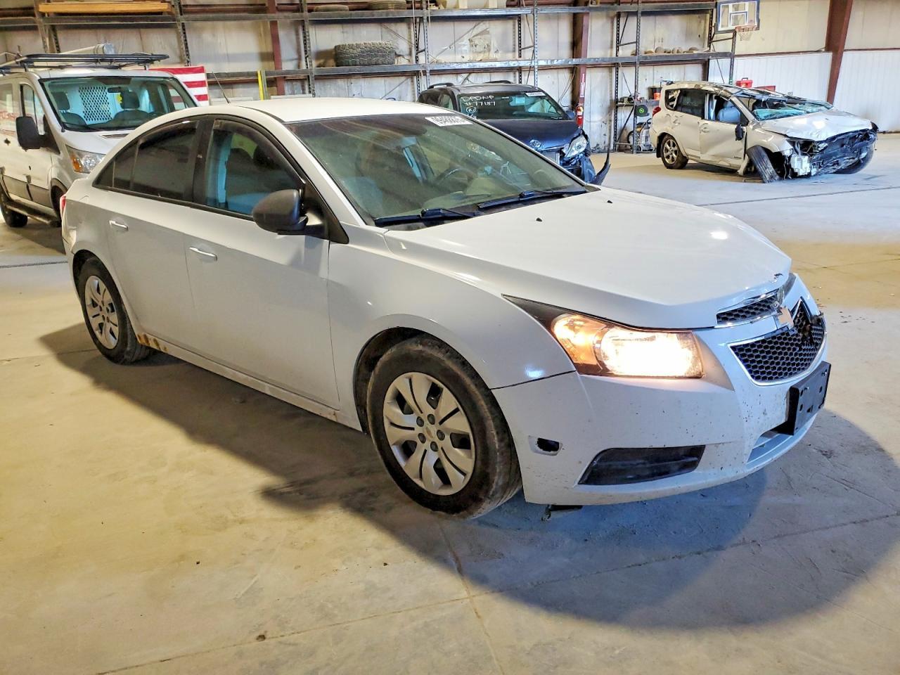 2014 Chevrolet Cruze Ls - Image 4