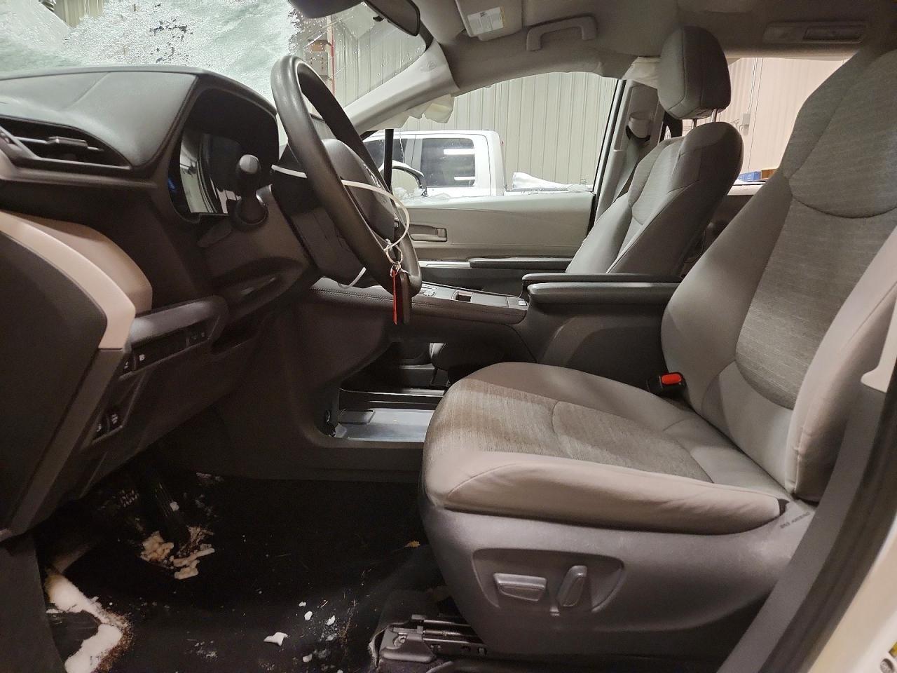 2021 Toyota Sienna Le - Image 7