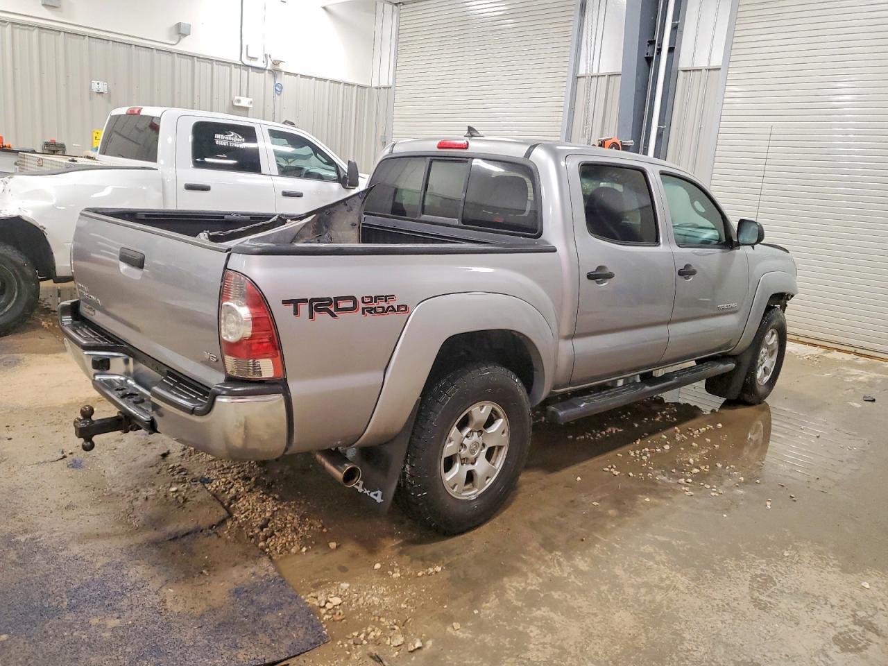2015 Toyota Tacoma V6 - Image 3