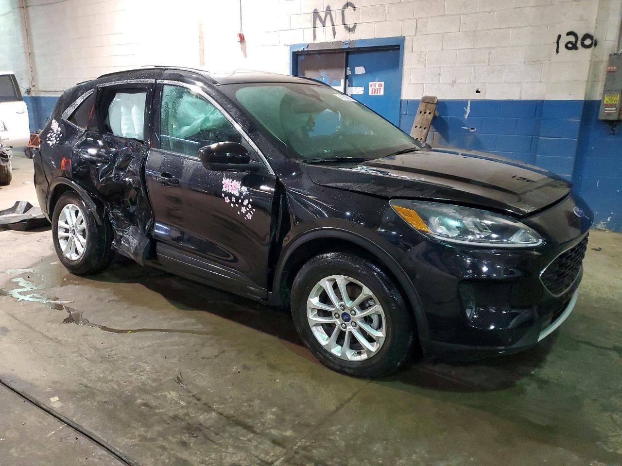 2020 Ford Escape Se - Фото 4