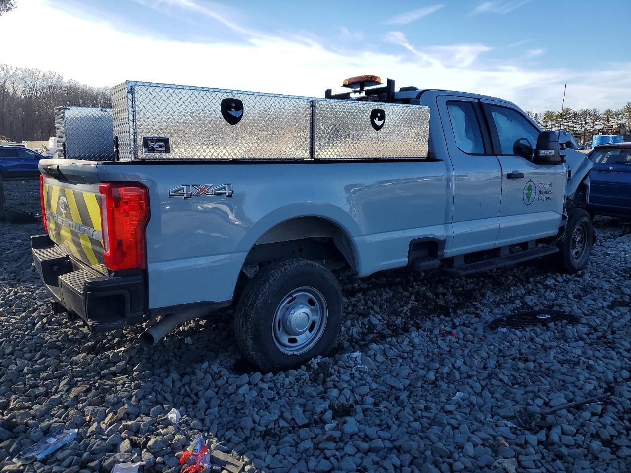 2025 Ford F250 Super Duty - Фото 3