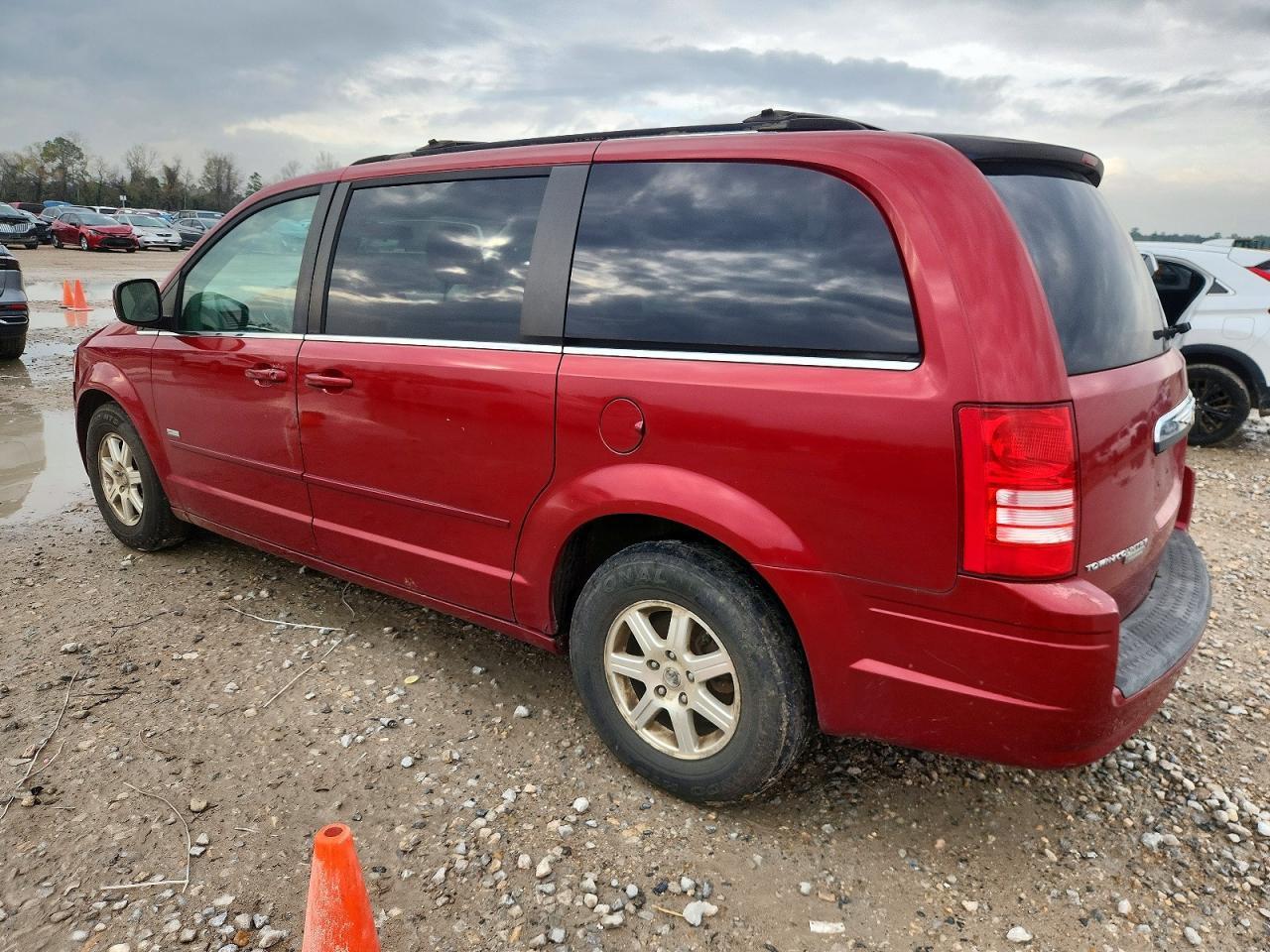 2008 Chrysler Town & Country Touring - Image 2