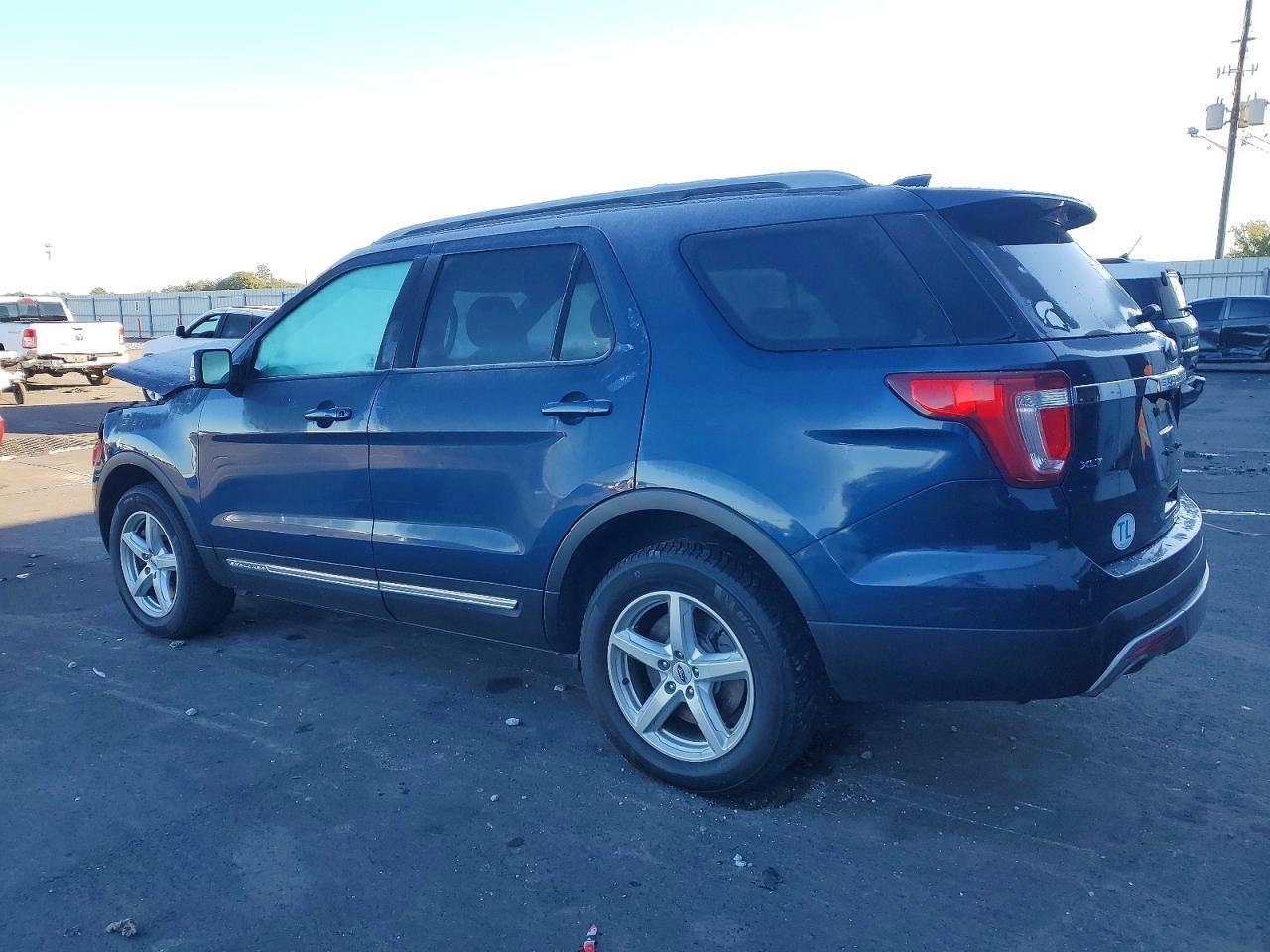 2017 Ford Explorer Xlt - Image 2