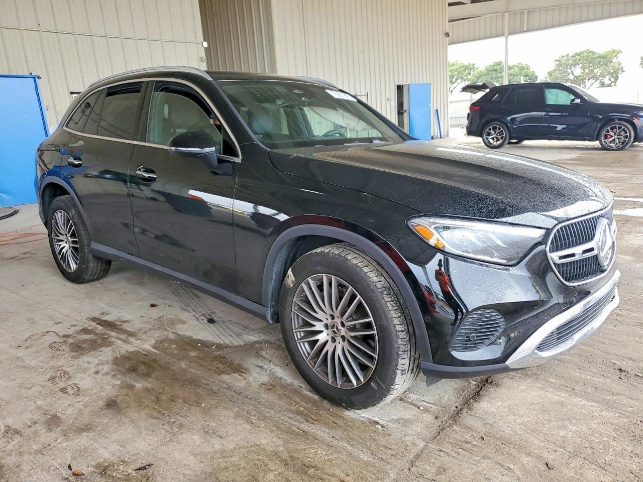 2025 Mercedes-Benz Glc 300 - Image 4