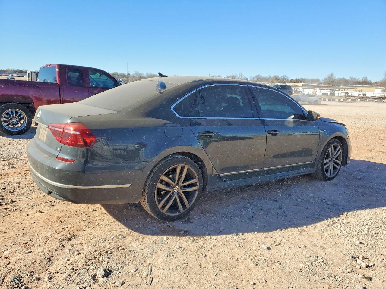 2017 Volkswagen Passat R-Line - Фото 3