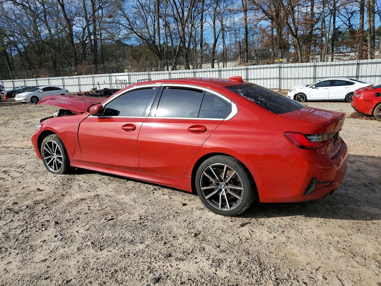 2019 BMW 330Xi - Фото 2