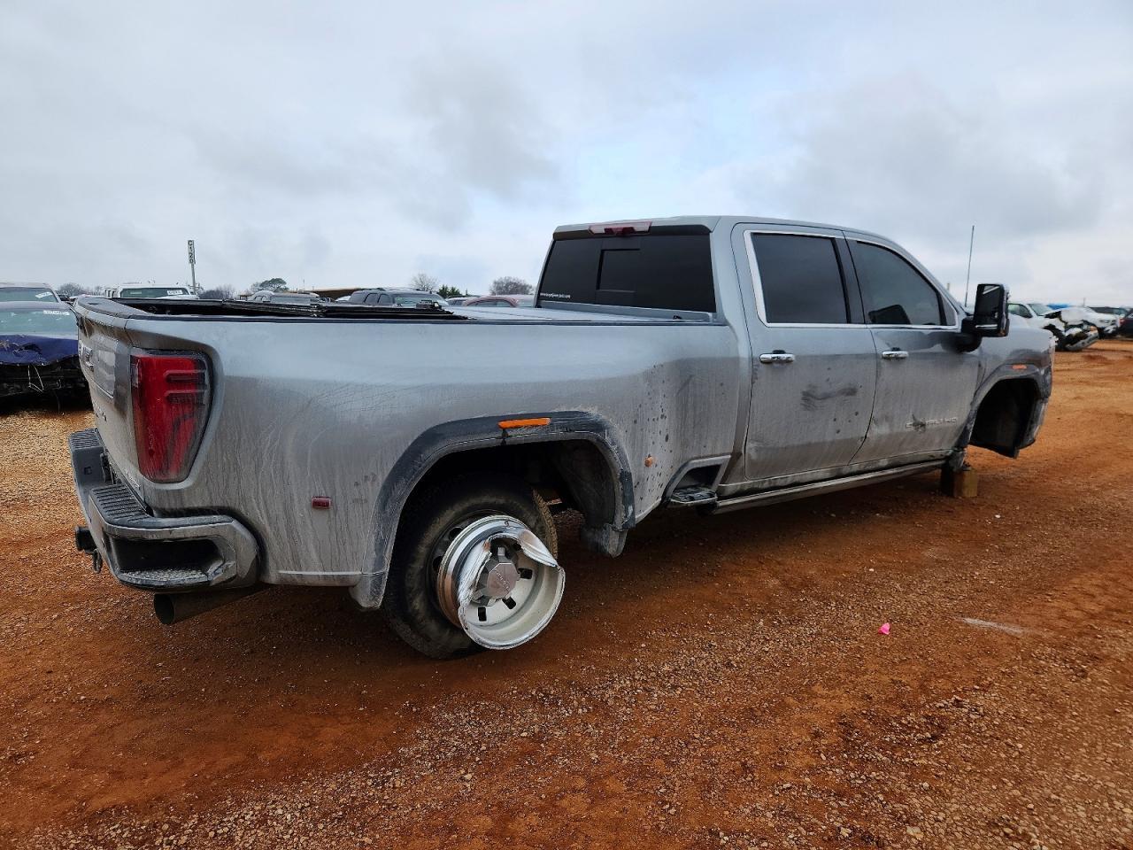 2024 GMC Sierra K3500 Denali Ultimate - Image 3