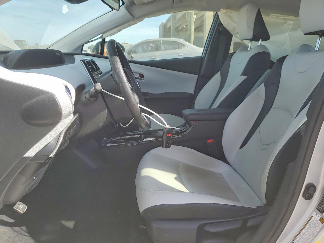2016 Toyota Prius - Image 7