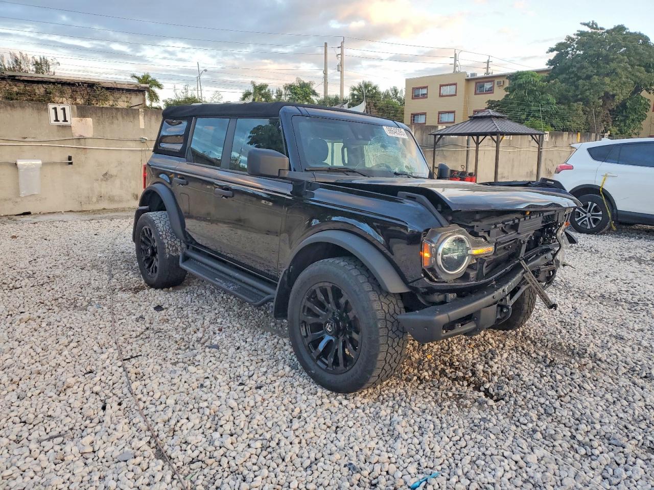 2021 Ford Bronco Base - Image 4