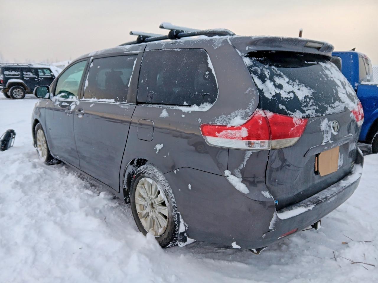 2011 Toyota Sienna Le - Фото 2