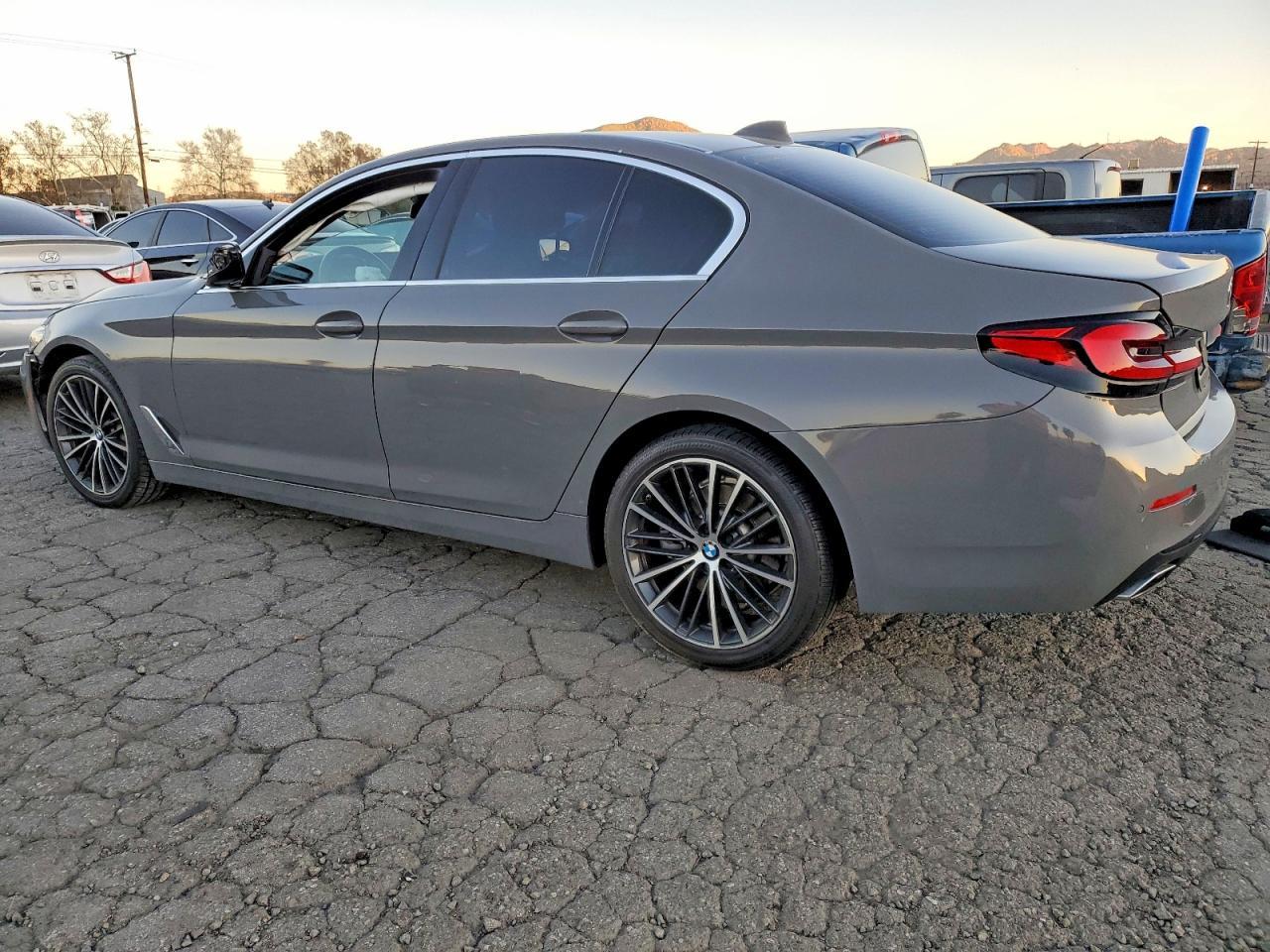 2022 BMW 530 I - Фото 2