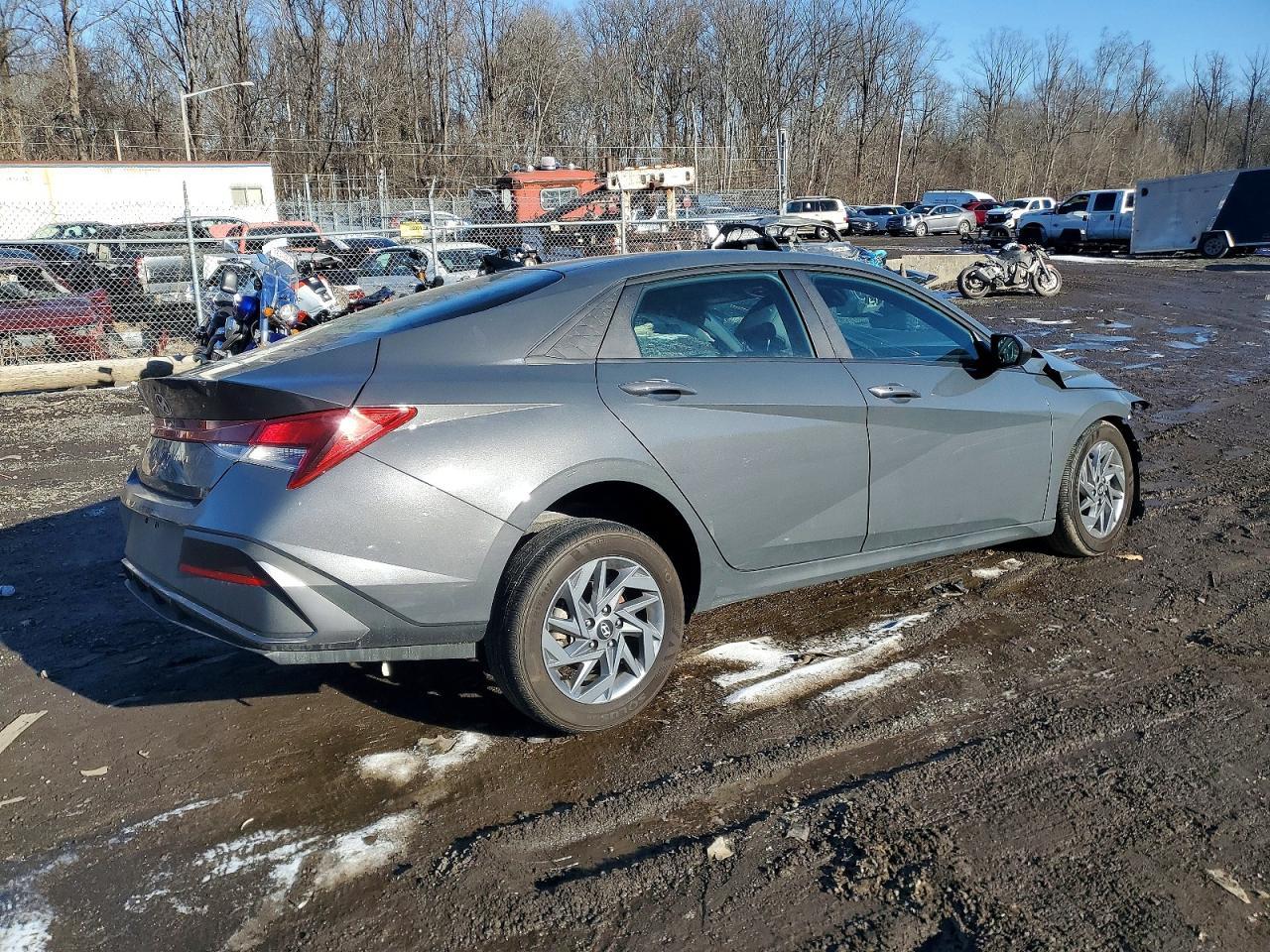 2024 Hyundai Elantra Sel - Image 3