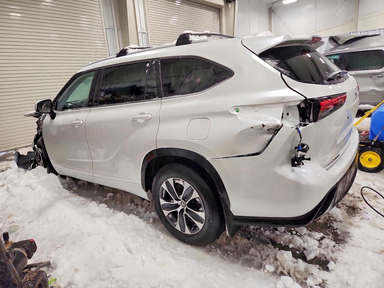 2022 Toyota Highlander Xle - Фото 2