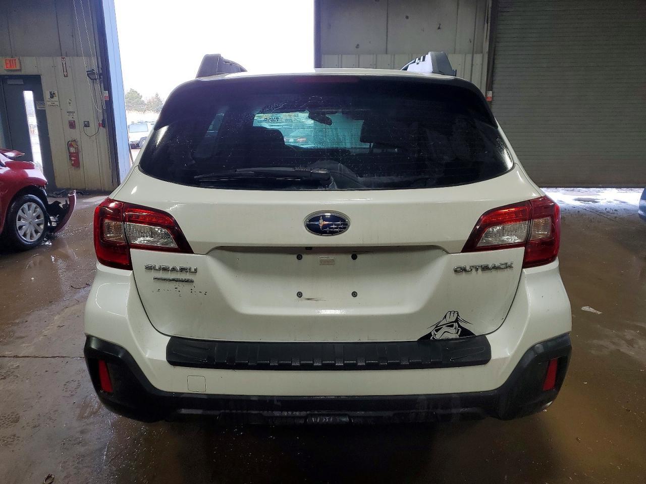 2018 Subaru Outback 2.5I - Image 6