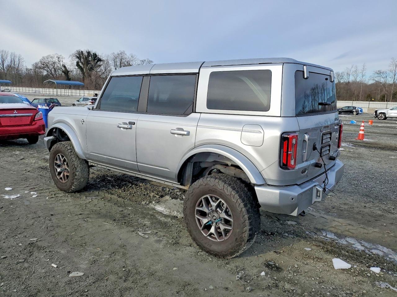 2022 Ford Bronco Base - Image 2
