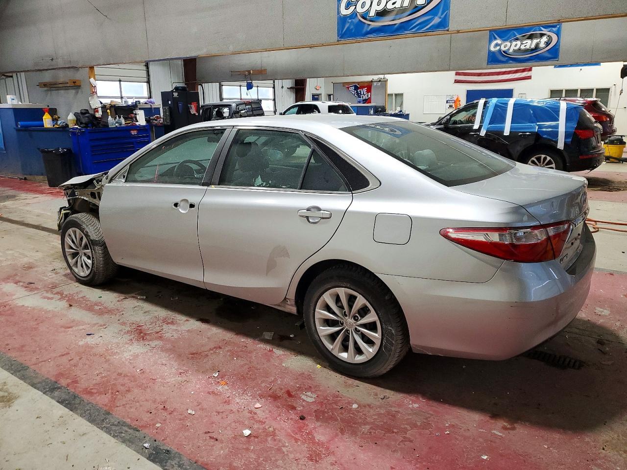 2016 Toyota Camry Le - Фото 2