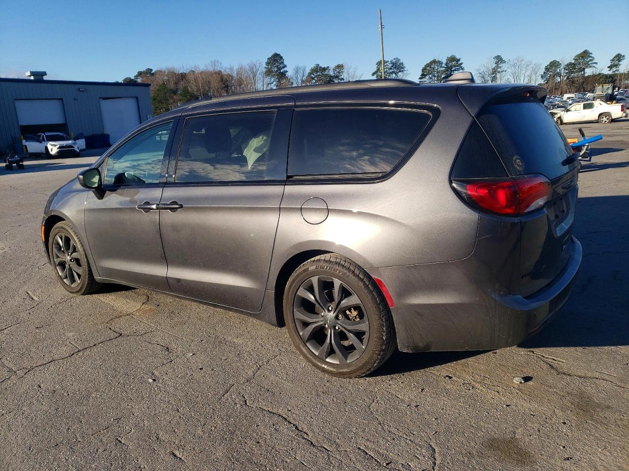 2020 Chrysler Pacifica Touring L - Фото 2