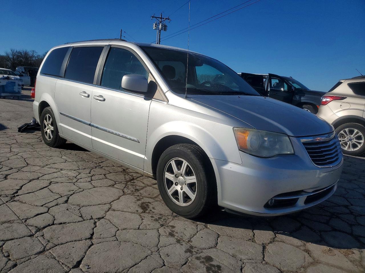 2011 Chrysler Town & Country Touring - Фото 4
