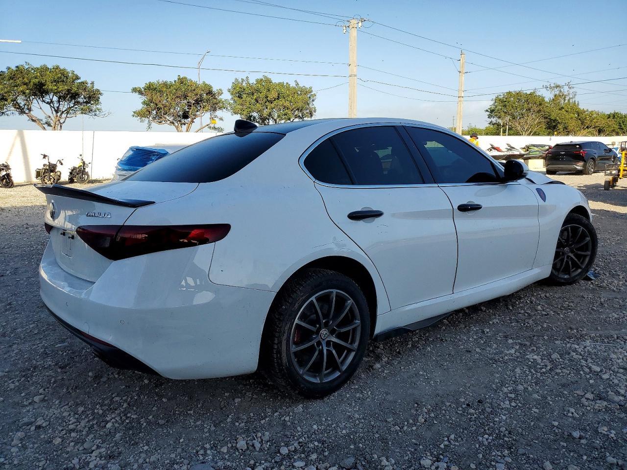 2018 Alfa Romeo Giulia Q4 - Фото 3