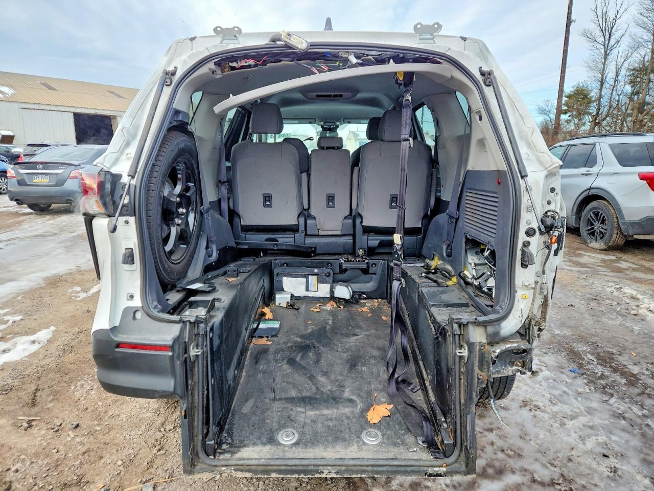 2024 Toyota Sienna Le - Фото 6