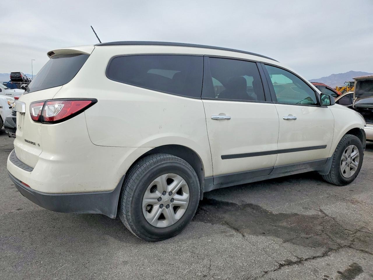 2014 Chevrolet Traverse Ls - Image 3
