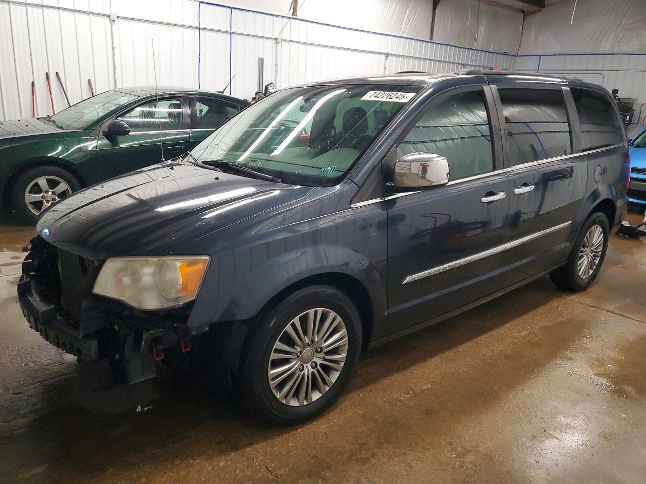 2014 Chrysler Town & Country Touring L