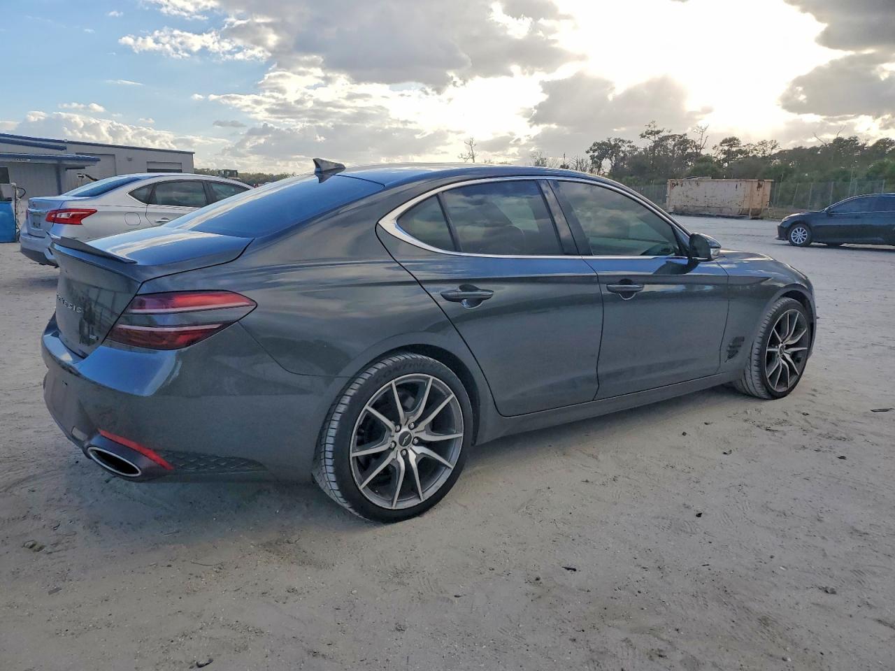 2022 Genesis G70 3.3T Standard - Фото 3