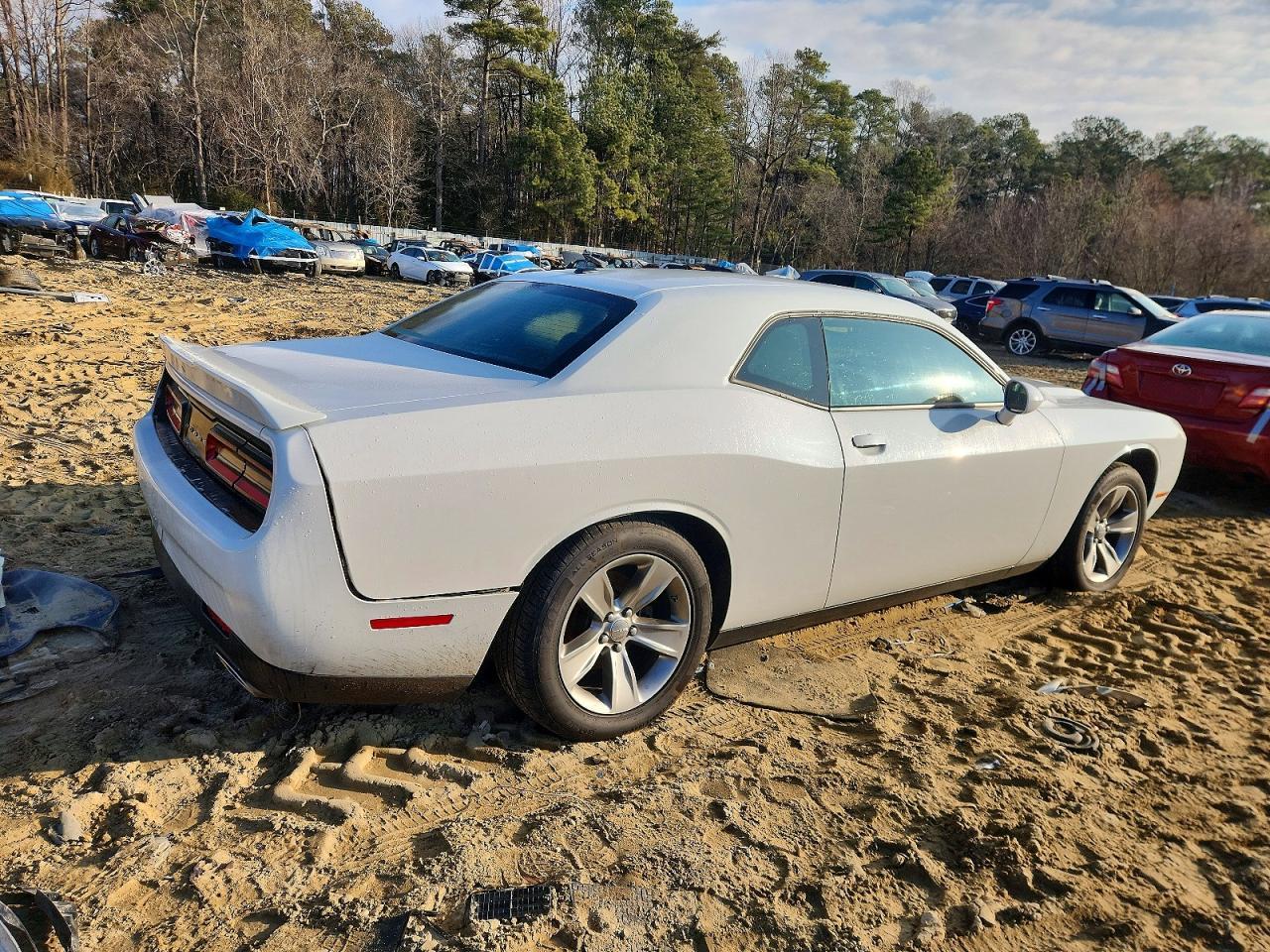 2022 Dodge Challenger Sxt - Фото 3