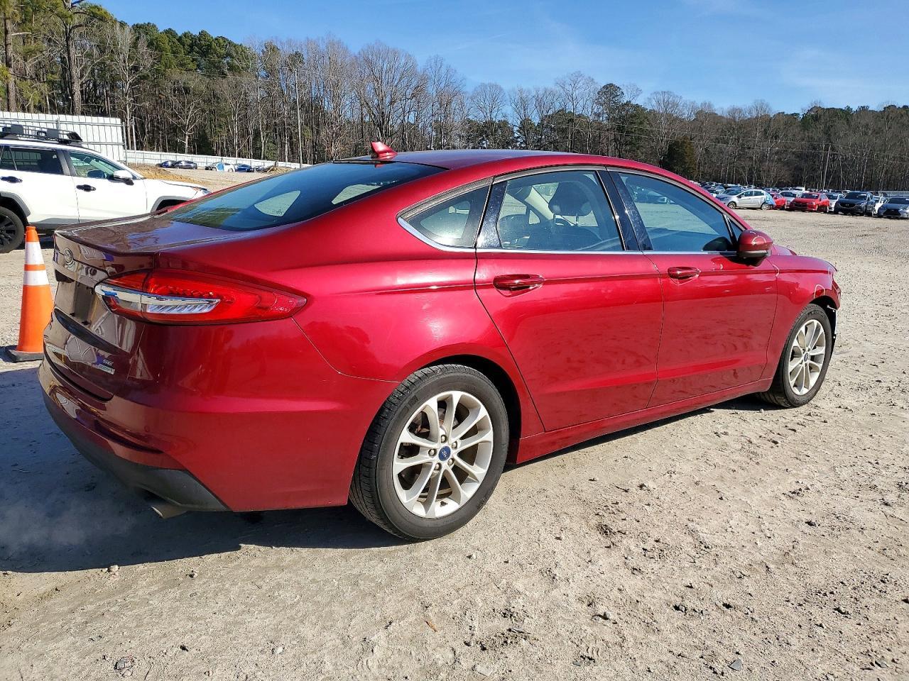 2019 Ford Fusion Se - Image 3