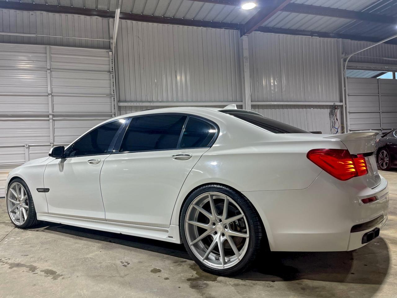 2010 BMW 750 Li - Фото 3