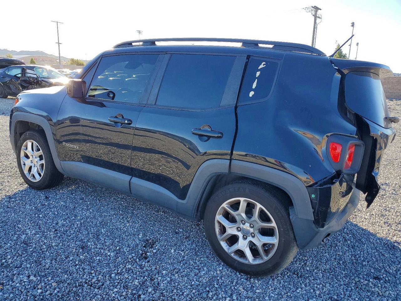 2016 Jeep Renegade Latitude - Image 2