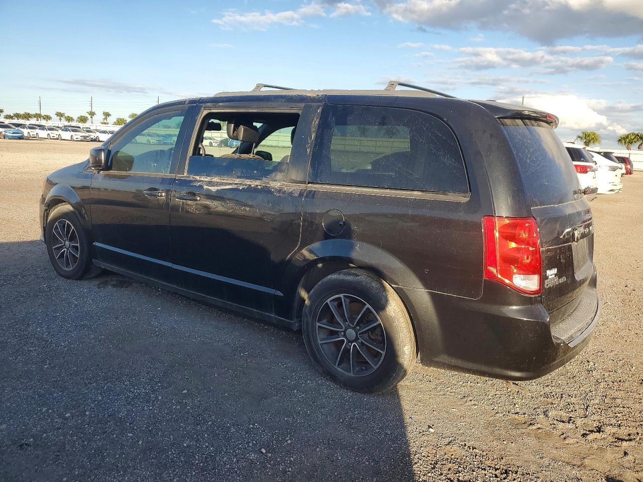 2018 Dodge Grand Caravan Gt - Фото 2