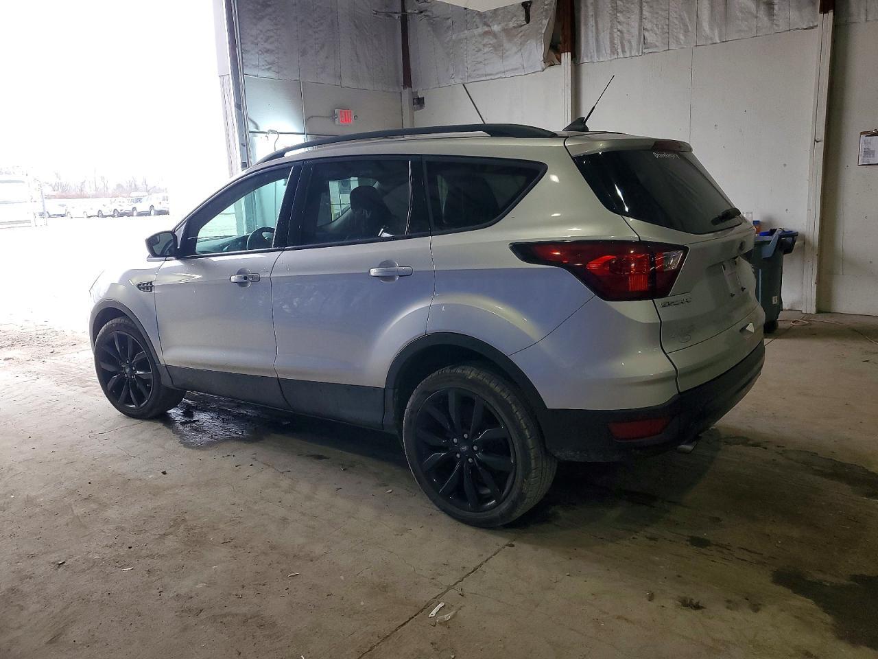 2019 Ford Escape Se - Фото 2