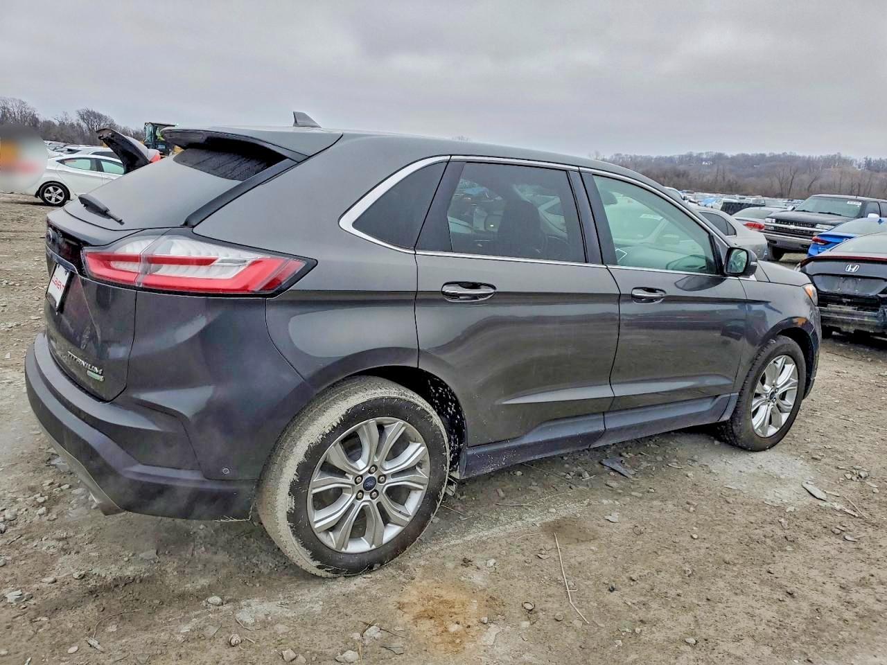 2020 Ford Edge Titanium - Image 3