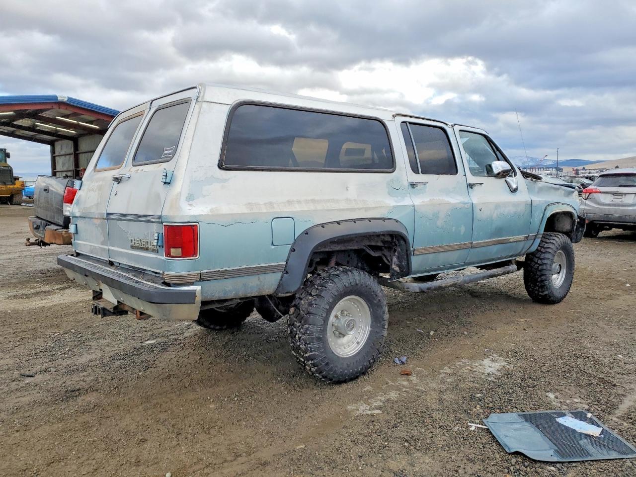 1990 Chevrolet Suburban V2500 - Фото 3