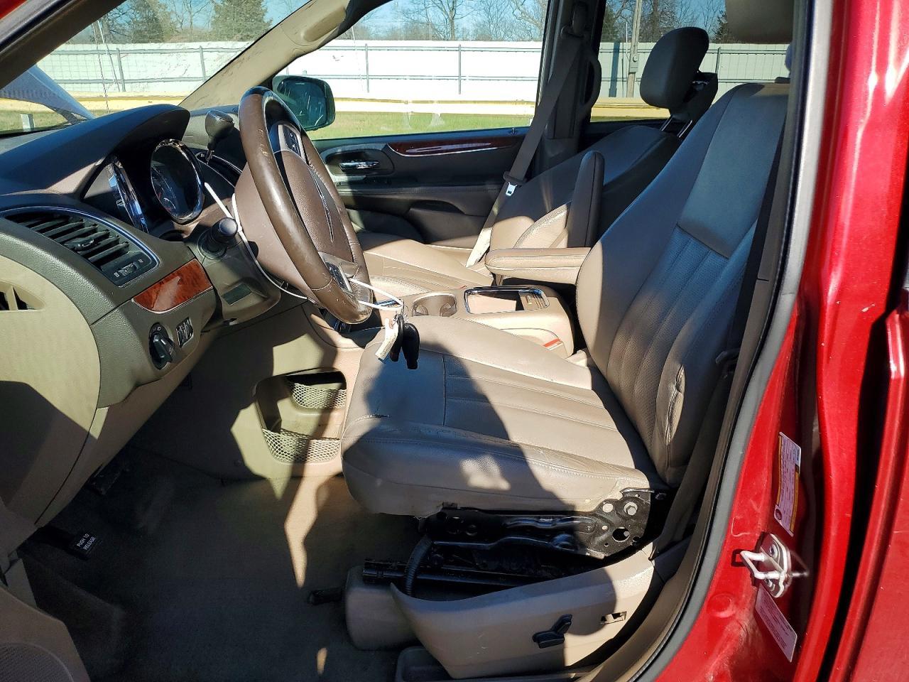 2016 Chrysler Town & Country Touring L - Фото 7