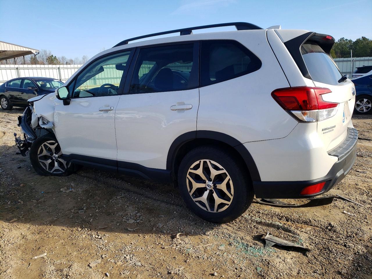 2020 Subaru Forester Premium - Фото 2