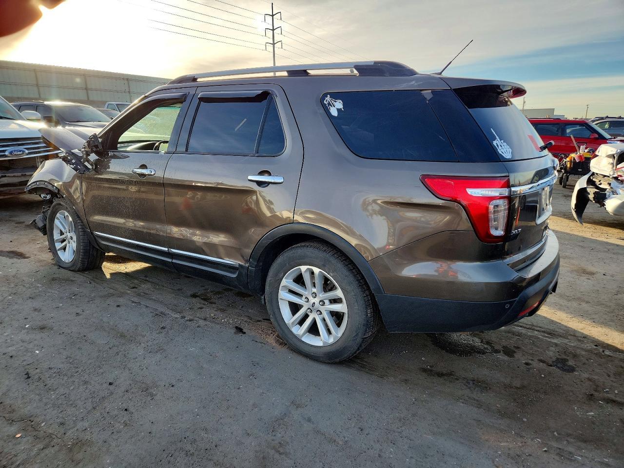 2015 Ford Explorer Xlt - Фото 2