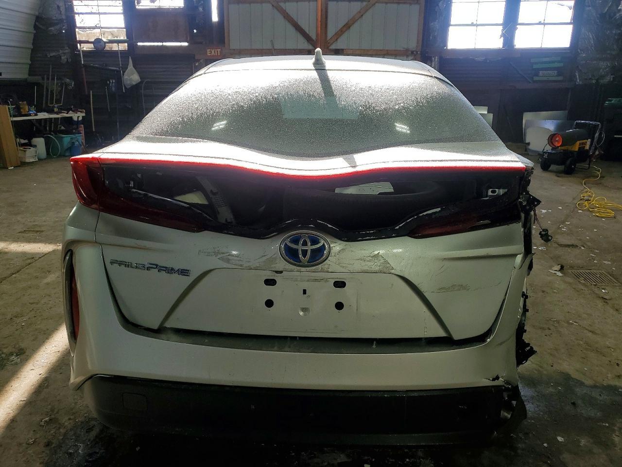 2022 Toyota Prius Prime Le - Image 6