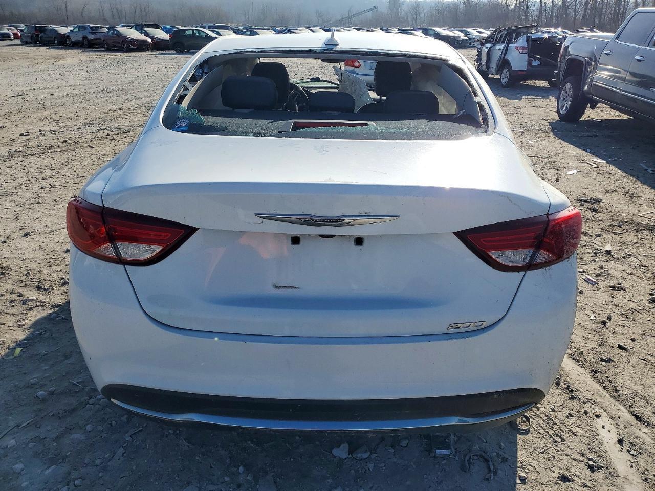 2016 Chrysler 200 Limited - Фото 6