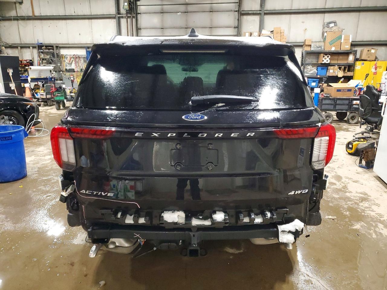 2025 Ford Explorer Active - Image 6