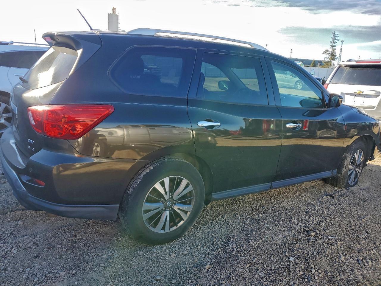 2017 Nissan Pathfinder S - Фото 3