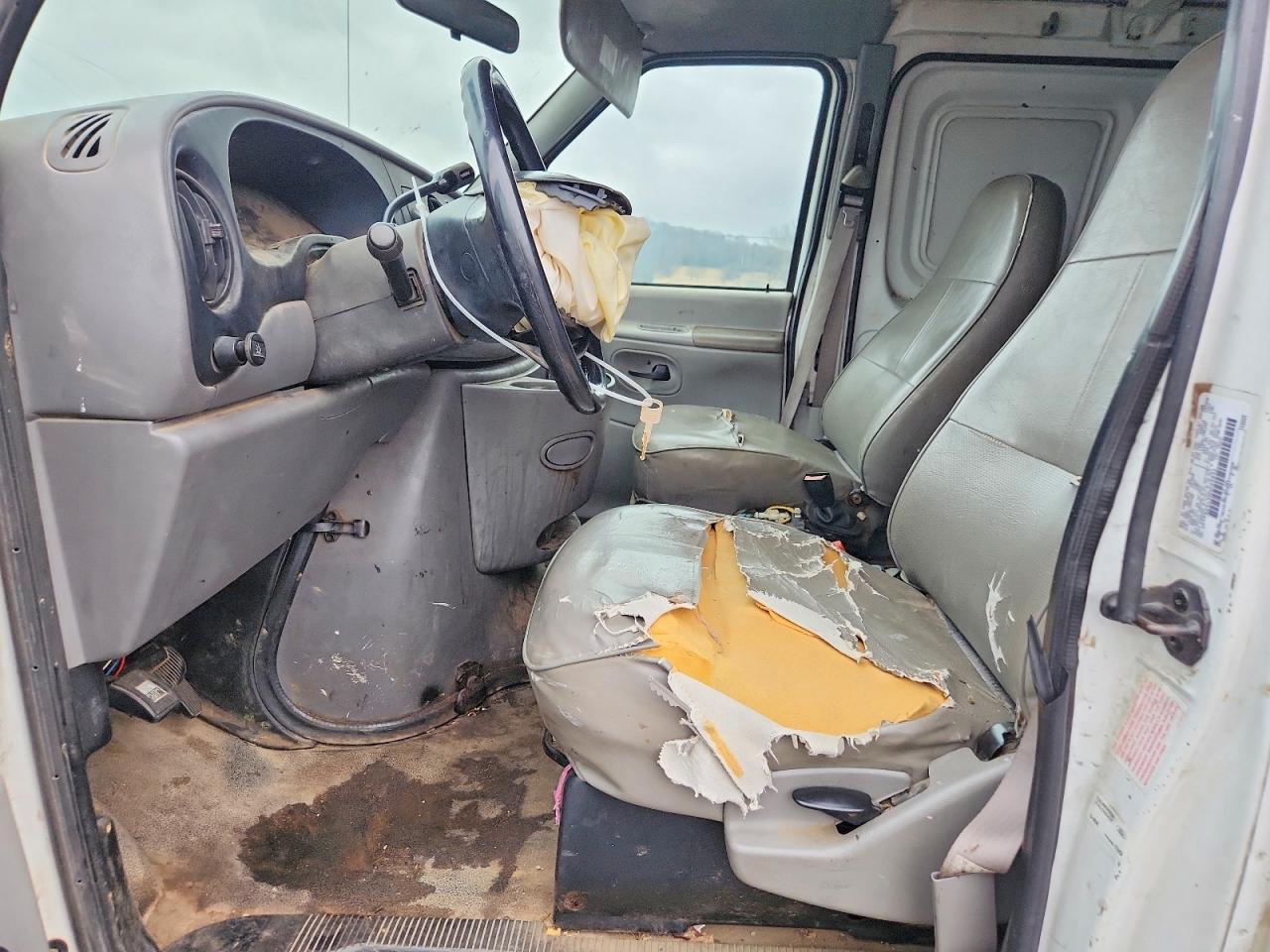 1998 Ford E250 Delivery Van - Image 7