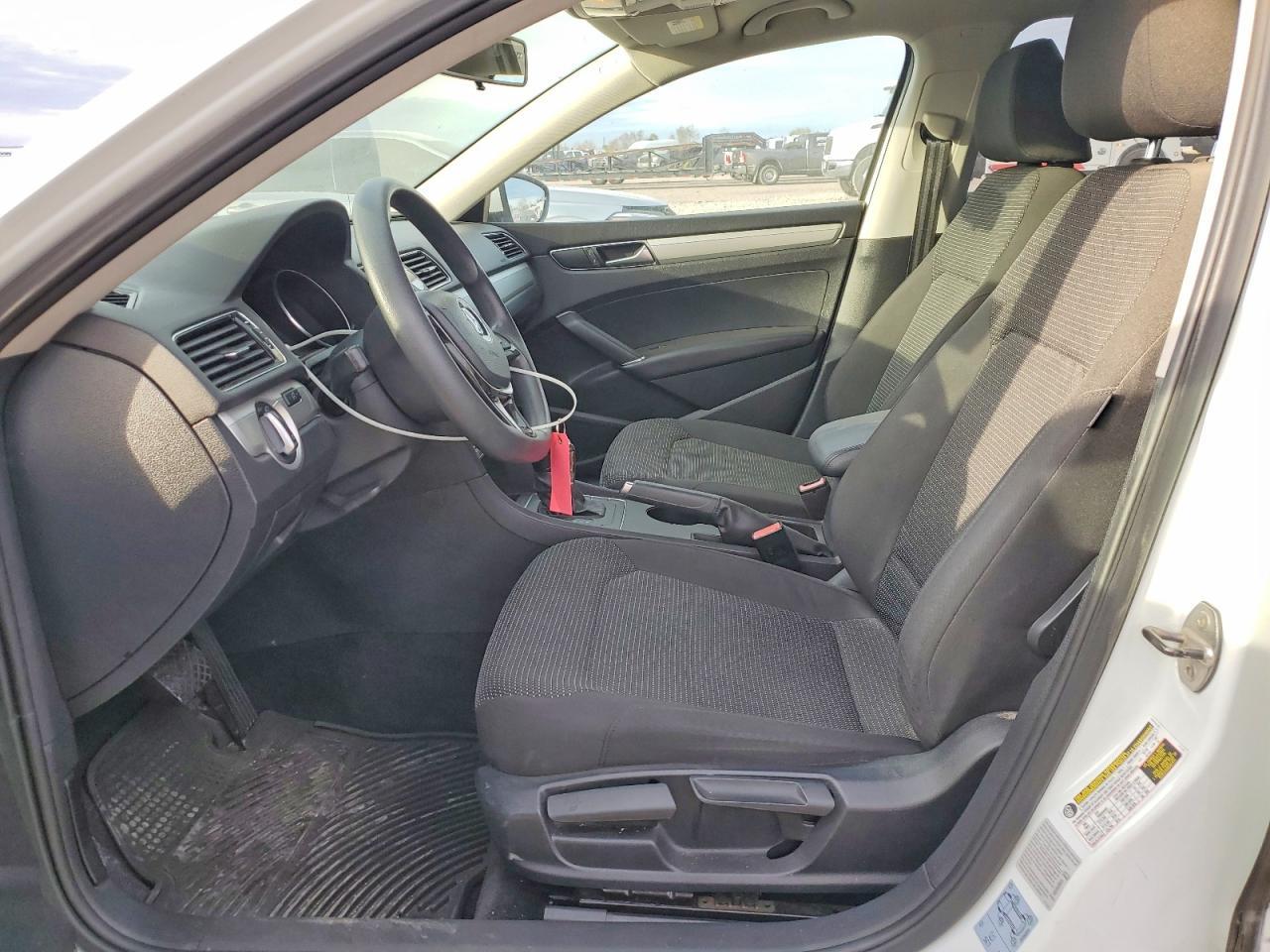 2016 Volkswagen Passat S - Image 7