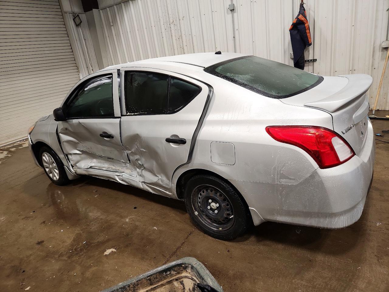 2015 Nissan Versa 1.6 S Plus - Фото 2