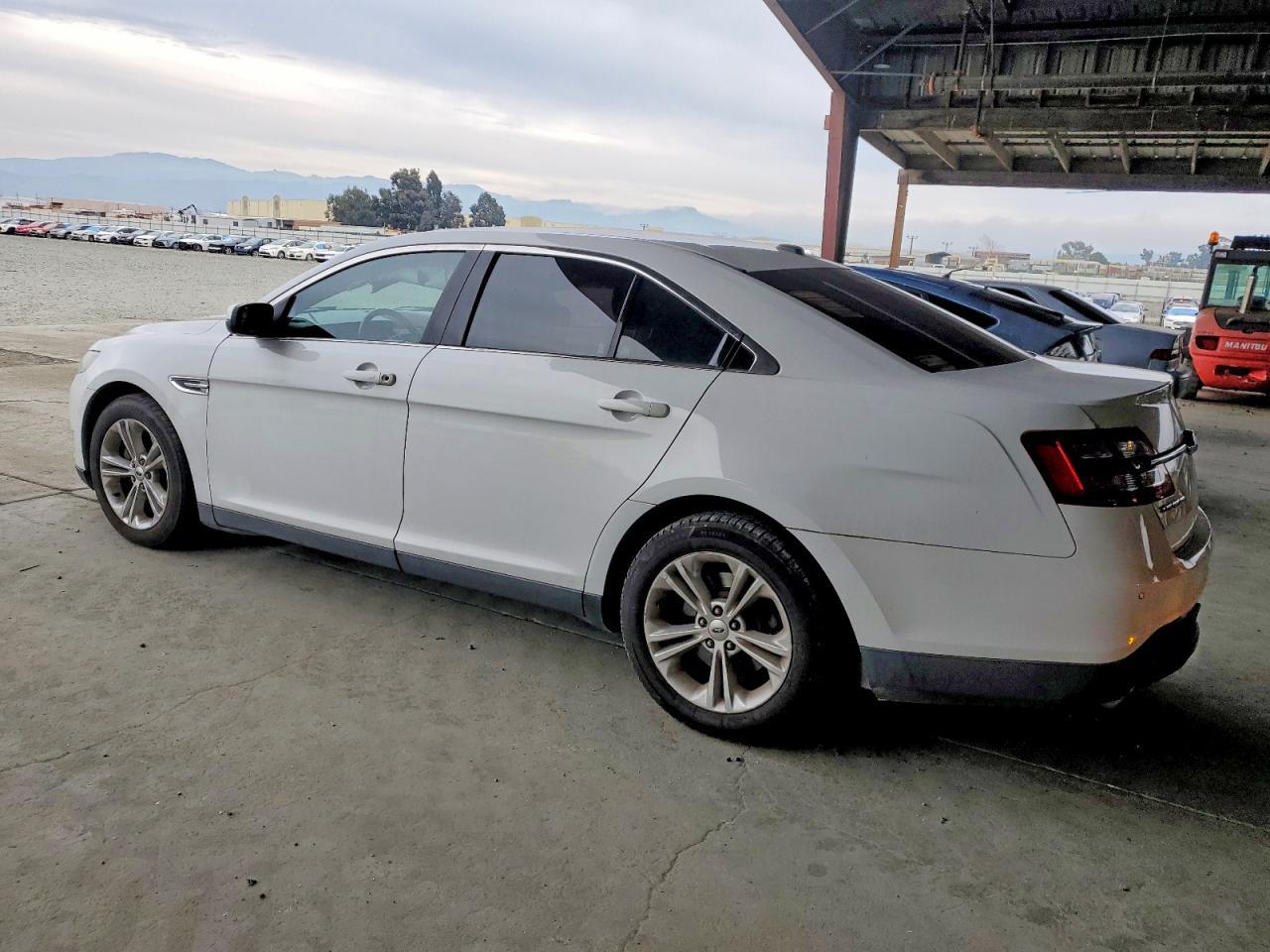 2015 Ford Taurus Sel - Фото 2