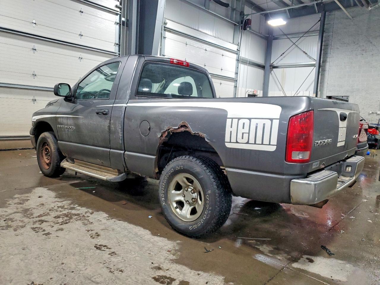 2004 Dodge Ram 1500 St - Фото 2
