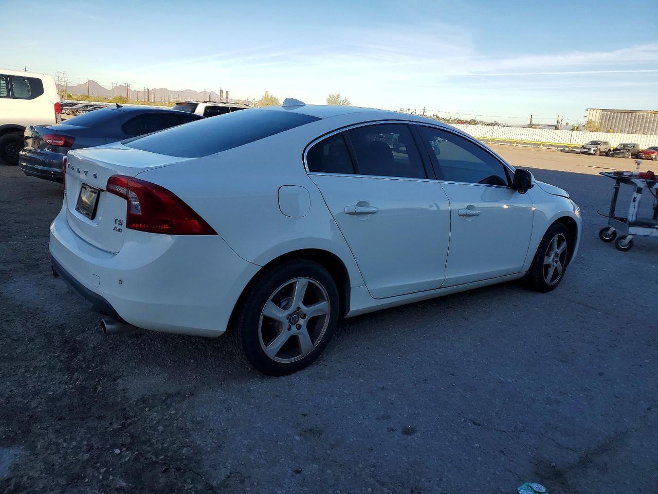 2013 Volvo S60 T5 - Image 3