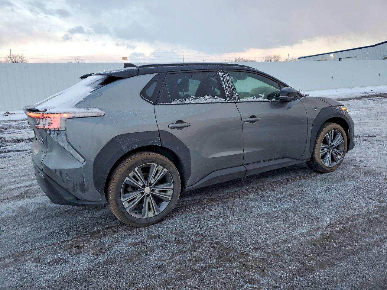 2023 Subaru Solterra Premium - Фото 3