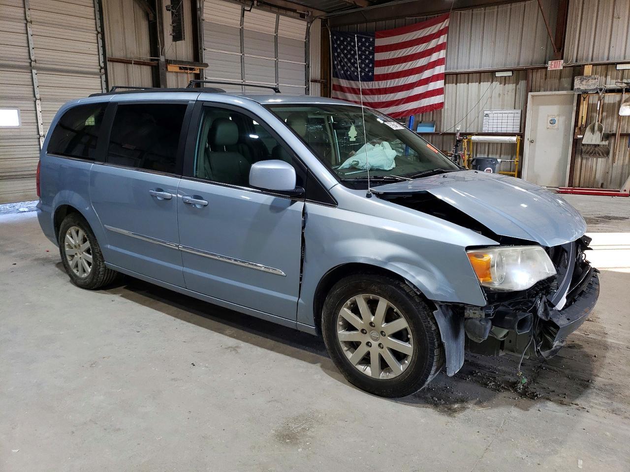 2013 Chrysler Town & Country Touring - Фото 4